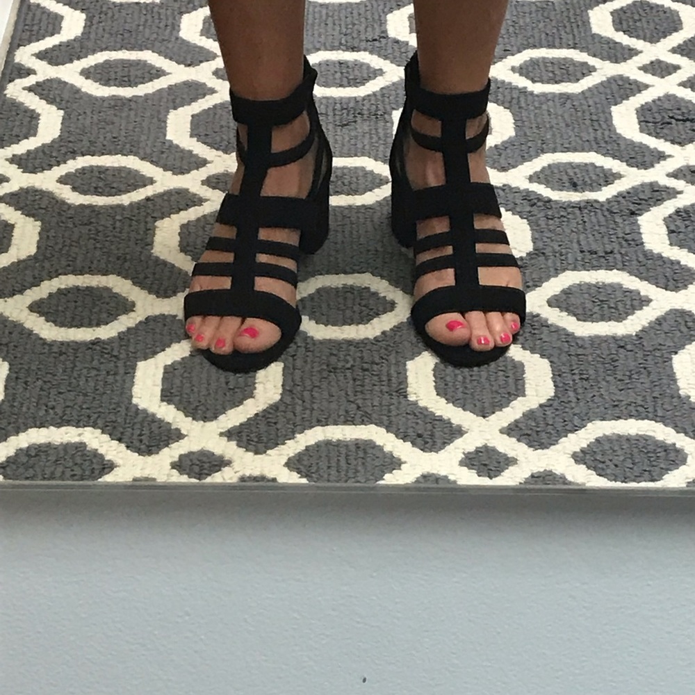 🔥SALE🔥Nine West Strappy Shoe. 7.5